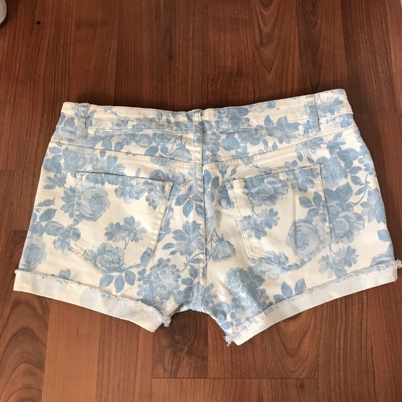 Blue floral shorts - Picture 2 of 3